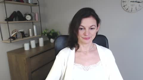 Vivian online show from 01.31.25