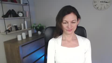 Vivian online show from 02.05.25