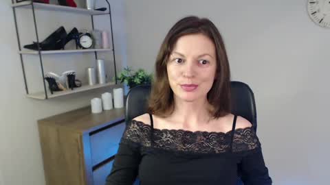 Vivian online show from 02.24.25