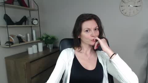 Vivian online show from 02.28.25