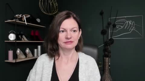 Vivian online show from 10.20.25