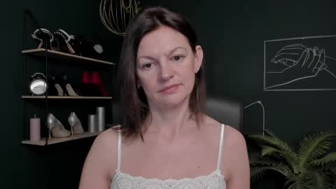 Vivian online show from 11.06.25