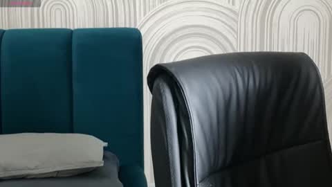 Snapshot of vivian_evans_ chatting on 10.14.25 Vivian Evans online show from 10.14.25