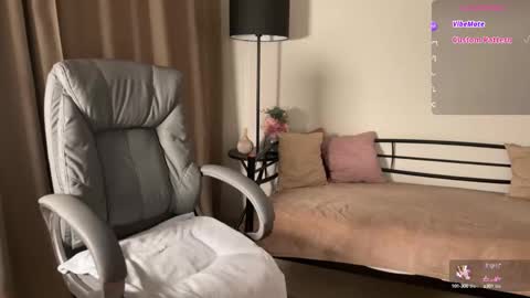 Snapshot of vivian_evans_ chatting on 10.15.25 Vivian Evans online show from 10.15.25