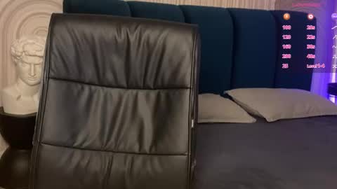 Snapshot of vivian_evans_ chatting on 10.21.25 Vivian Evans online show from 10.21.25