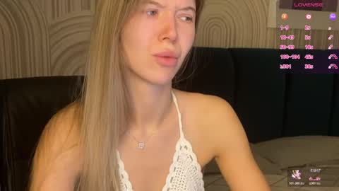 Snapshot of vivian_evans_ chatting on 10.27.25 Vivian Evans online show from 10.27.25