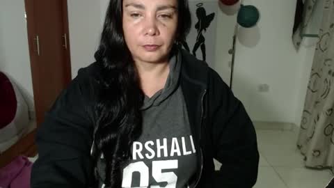 Snapshot of vivian_milf_paint chatting on 10.01.25 vivian_milf_paint online show from 10.01.25