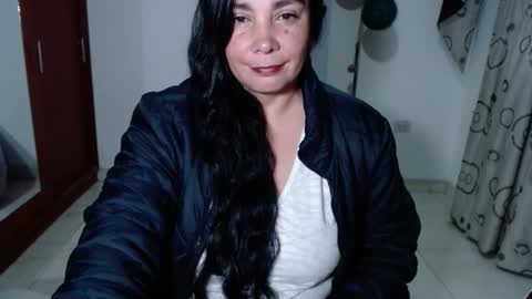 Snapshot of vivian_milf_paint chatting on 10.24.25 vivian_milf_paint online show from 10.24.25