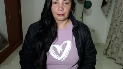 Snapshot of vivian_milf_paint chatting on 10.31.25 vivian_milf_paint online show from 10.31.25