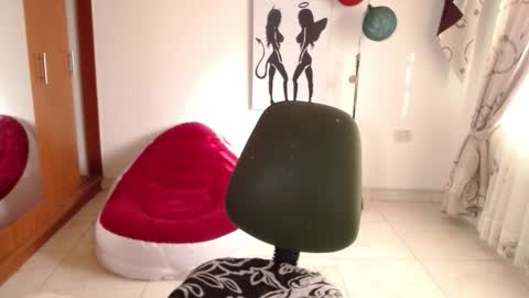 Snapshot of vivian_milf_paint chatting on 11.09.25 vivian_milf_paint online show from 11.09.25