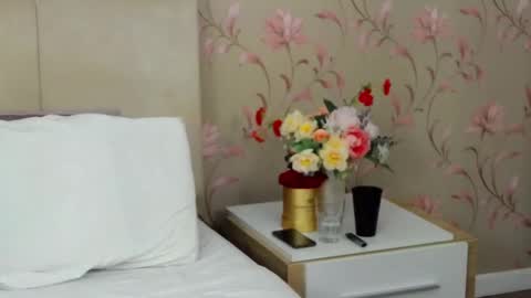 Vivian online show from 12.18.24