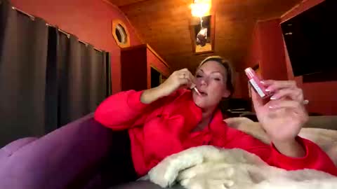 Snapshot of vivianluxe chatting on 10.17.25 VivianLuxe online show from 10.17.25