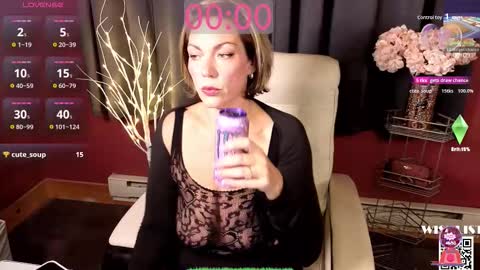 Snapshot of vivianluxe chatting on 11.13.25 VivianLuxe online show from 11.13.25