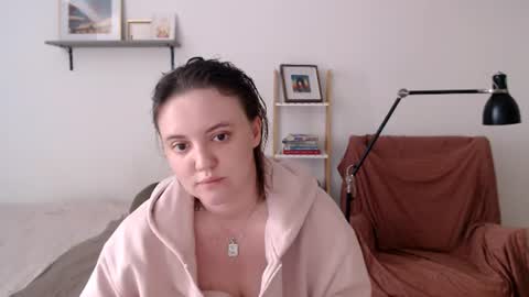 Snapshot of vivianmarble chatting on 07.19.26 Lela online show from 07.19.26