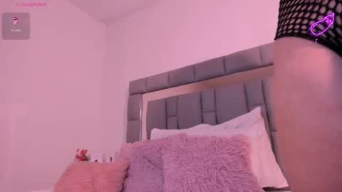 Snapshot of vivianne_scott chatting on 09.27.25 Vivi online show from 09.27.25