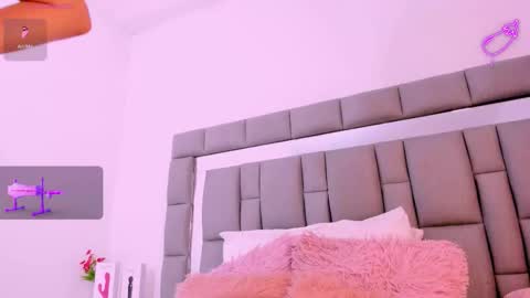 Snapshot of vivianne_scott chatting on 10.01.25 Vivi online show from 10.01.25