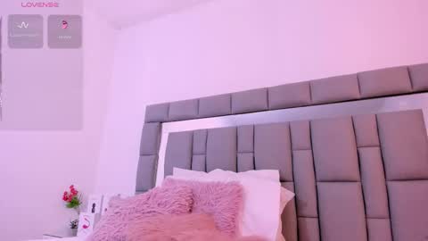 Snapshot of vivianne_scott chatting on 10.03.25 Vivi online show from 10.03.25