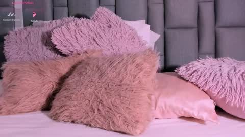 Snapshot of vivianne_scott chatting on 10.06.25 Vivi online show from 10.06.25