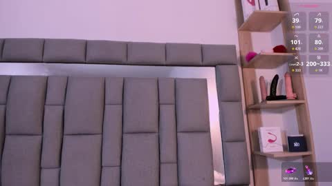 Snapshot of vivianne_scott chatting on 10.18.25 Vivi online show from 10.18.25