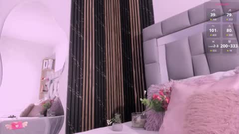 Snapshot of vivianne_scott chatting on 10.20.25 Vivi online show from 10.20.25