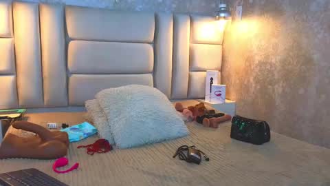 VivianRose online show from 12.31.24