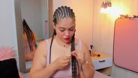 Snapshot of viviansantana chatting on 09.16.25 Vivian online show from 09.16.25