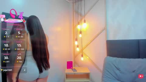 Snapshot of viviansantana chatting on 11.06.25 Vivian online show from 11.06.25