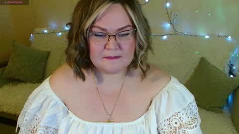 Vivien online show from 02.05.25