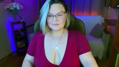Snapshot of vivien__wet chatting on 10.17.25 Vivien online show from 10.17.25