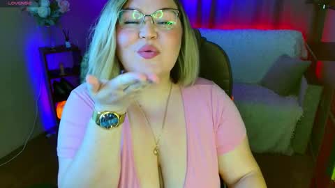 Snapshot of vivien__wet chatting on 10.28.25 Vivien online show from 10.28.25