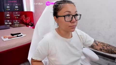 Snapshot of vivien_montclair chatting on 06.30.26 Vivien online show from 06.30.26
