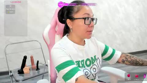 Snapshot of vivien_montclair chatting on 07.17.26 Vivien online show from 07.17.26