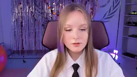 Vivien online show from 03.07.25