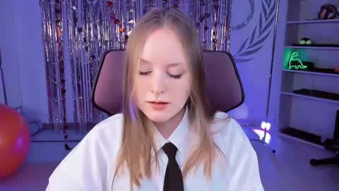 Vivien online show from 03.08.25