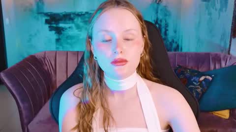 Snapshot of vivienleeigh chatting on 11.01.25 Vivien online show from 11.01.25