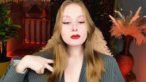 Snapshot of vivienleeigh chatting on 04.28.26 Vivien online show from 04.28.26