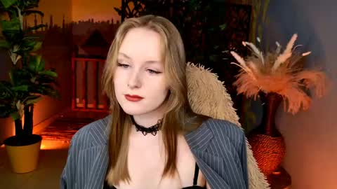 Snapshot of vivienleeigh chatting on 04.29.26 Vivien online show from 04.29.26