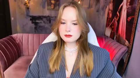 Snapshot of vivienleeigh chatting on 05.04.26 Vivien online show from 05.04.26