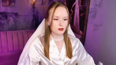 Snapshot of vivienleeigh chatting on 05.06.26 Vivien online show from 05.06.26