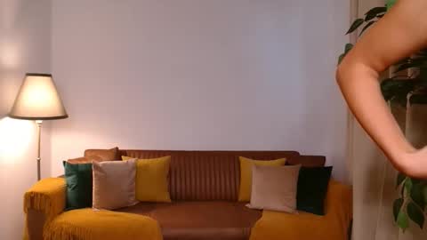 Vivienne online show from 09.14.25