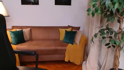 Vivienne online show from 03.02.26