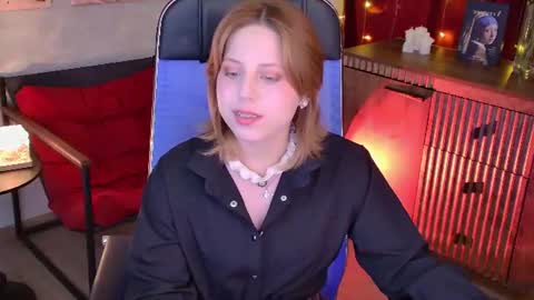 Snapshot of viviennehebert chatting on 06.25.26 Vivienne online show from 06.25.26