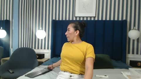 Snapshot of viviennerosette chatting on 09.17.25 Vivian online show from 09.17.25
