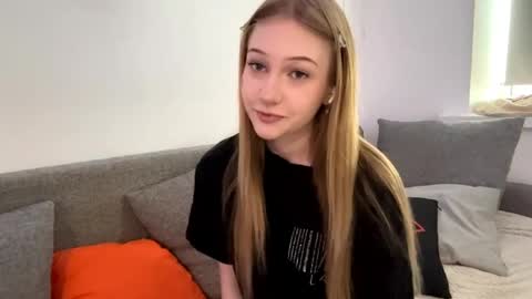 Snapshot of viviennewanko chatting on 04.10.26 Kristy online show from 04.10.26