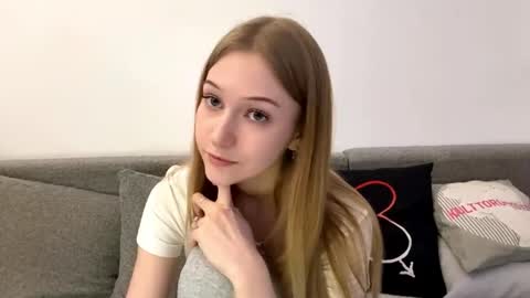 Snapshot of viviennewanko chatting on 04.19.26 Kristy online show from 04.19.26
