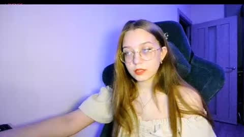 Snapshot of vivivivikkie chatting on 07.17.26 vivivivikkie online show from 07.17.26