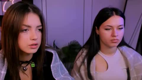 Snapshot of vivy_star chatting on 10.06.25 vivy_star online show from 10.06.25