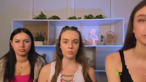 Snapshot of vivy_star chatting on 10.09.25 vivy_star online show from 10.09.25