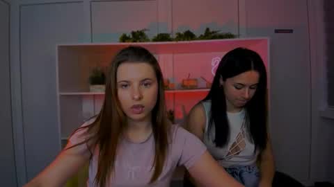 Snapshot of vivy_star chatting on 10.11.25 vivy_star online show from 10.11.25