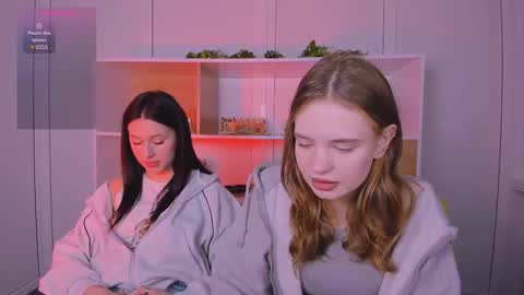 Snapshot of vivy_star chatting on 10.16.25 vivy_star online show from 10.16.25